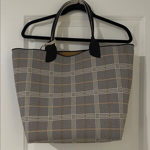 Rothy’s the Lightweight Tote in Glen Plaid